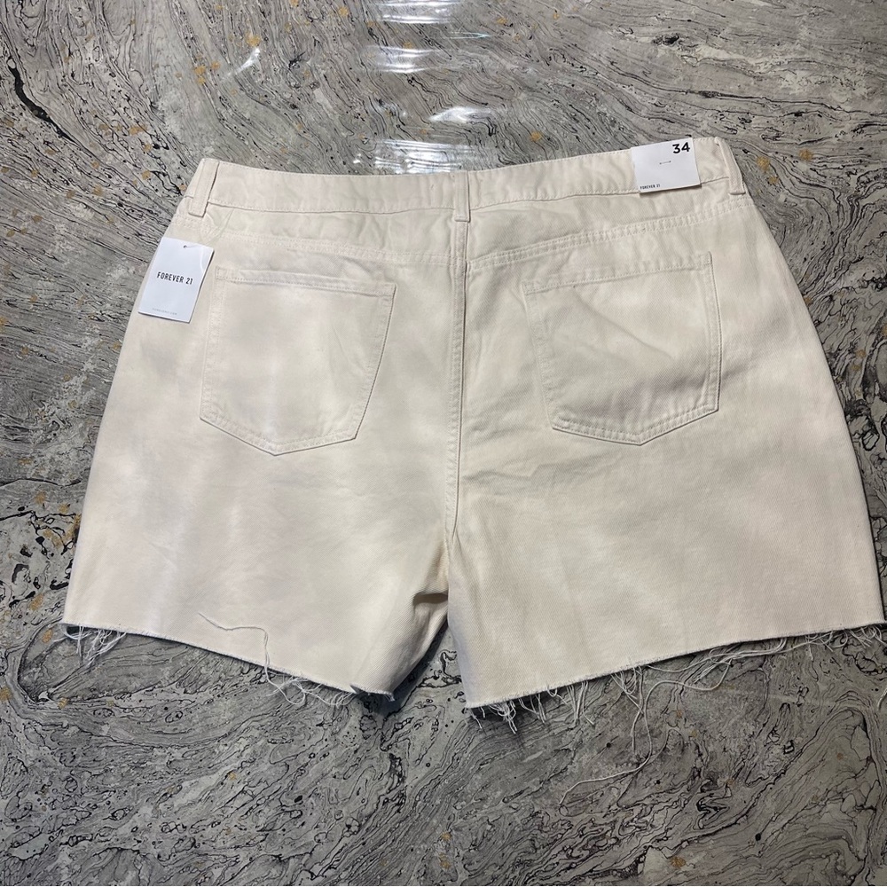 Mid-Rise Raw-Cut Denim Shorts
Size 34
Color is light beige
Brand is Forever 21 - Picture 4 of 6